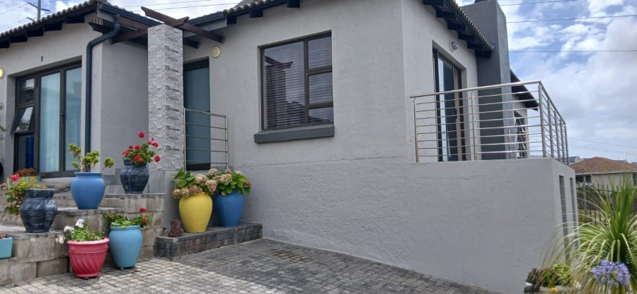 4 Bedroom Property for Sale in Seemeeu Park Western Cape